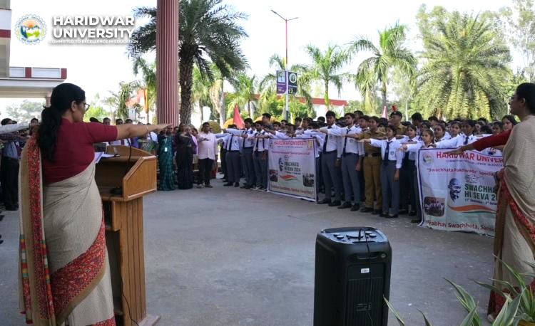 HU Marks Gandhi Jayanti with Swachhata Shapath Grahan Event